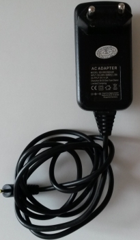 AC ADAPTER MODEL:SD-05020000UW INPUT:100-240V 50/60Hz 0.3A OUTPUT:5V 2A