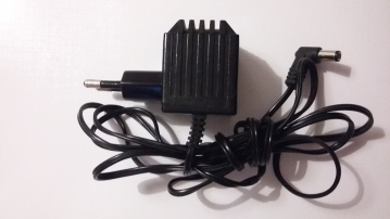 C39280-Z4-C365 Type:M-CA35-090132F Input:230V AC / 50Hz Output: 9.0V AC / 320mA