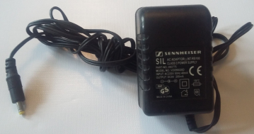 SENNHEISER AC ADAPTOR NT-RS100  PART-NO:093775 MODEL NO:VD090020D INPUT:AC230V 50Hz 40mA OUTPUT:DC9V 200mA