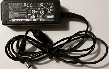 AC/DC ADAPTER MODEL:ADP-40PH BB INPUT:Nilai Daya 140-240V 1.2A 50-60Hz OUTPUT/19V 2.1A LPS REV:01