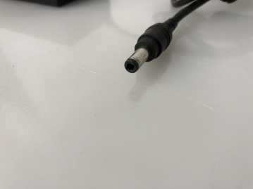 LSE022B2090  IN(100-240V-1,5A) OUT(20V-4,5A)