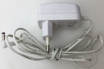 SWITCHING S004LV0500070 INPUT 100-240V 50/60Hz 150mA 5.0V--700mA  ADAPTER