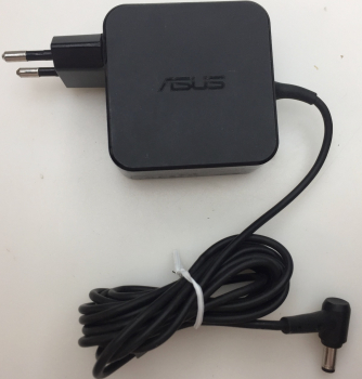 ASUS AD883020 IN(100-240V-50/60Hz 1,0A) OUT(+19V-2.37A) AC ADAPTER