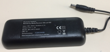 DA-24R12-AAAA IN:100-240V 50/60 Hz 0.7A OUT:12V--2A AC ADAPTOR