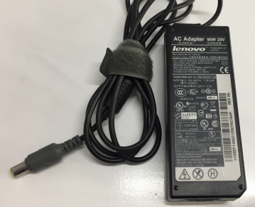 AC Adapter 90W 20V LENOVO P/N: 92P1103 INPUT: 100-240V-1.7A-0.9A 50-60Hz OUTPUT: 20V-4.5A
