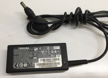 Original Toshiba Netzteil PA3822U-1ACA 45W 19V 2,37A für Toshiba