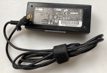 AD9001 19v 3.42A Strom Adapter