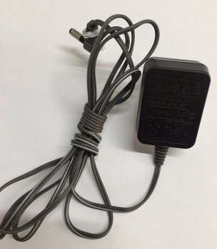 PNLV226CE AC ADAPTOR PANASONIC IN:100-240V 50/60 Hz 0.1A OUT:5.5V. 0.5A 2.75W