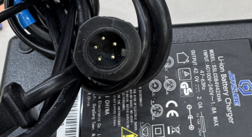 Joycube Li-ion Battery Charger SSLC084V42XHA Input: AC100V-240V 1.8A Max 47-63Hz Output:42.0V 2.0A Adaptor