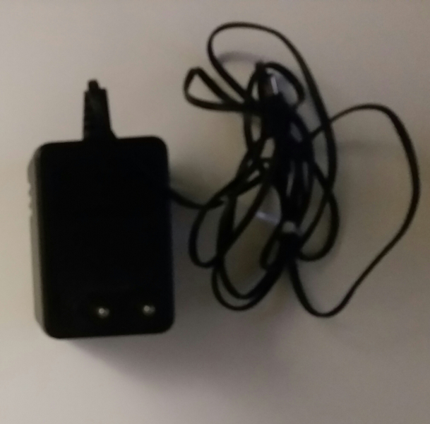 AC-DC Adaptor SF48-0751000DG Input:230V AC 50Hz Output: 7,5V DC 1000mA