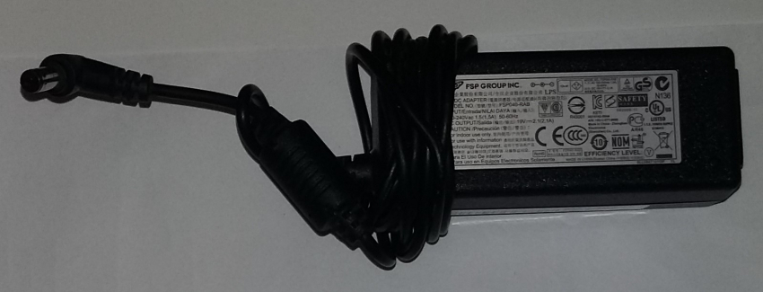 AC/DC ADAPTER MODEL NO:FSP040-RAB INPUT/100-240Vac 1.5(1,5A) 50-60Hz DC OUTPUT/ 19V 2.1(2,1A)