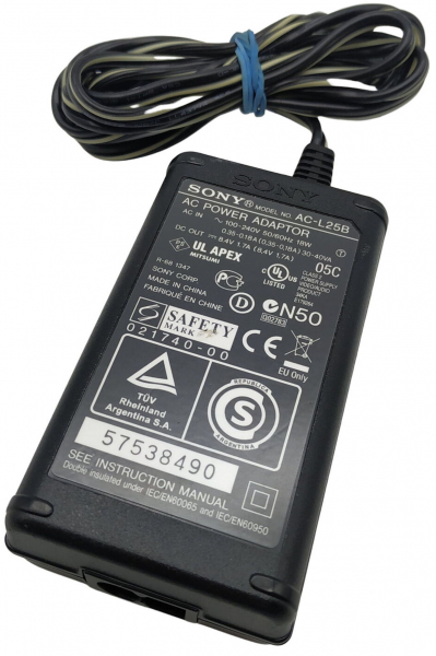 Sony AC-L25B OUT: 8,4V 1,7A  ADAPTOR