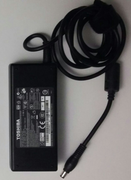 TOSHIBA AC ADAPTER PART NO:PA2521E-2AC3 MODEL:PA-1900-22 INPUT:100-240V 50-60Hz 1.5A OUTPUT:15V 6A