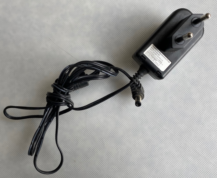 Powertron Electronics Corp.   MODEL:PA1008-2DE INPUT:100-240V 50-60Hz 0.3A OUTPUT: 9.0V 0.5A 4.5W Max  PART NO: PA1008-090DEB