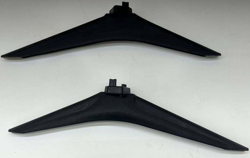 Hisense 65AE7000F Standfüße RSAG8.078.6587-03