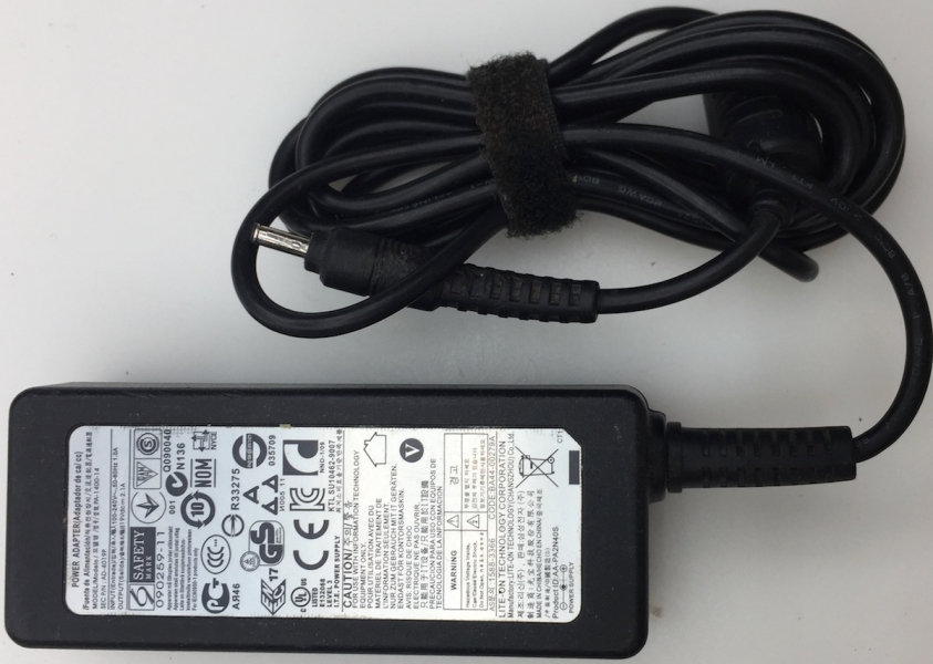 PA-1400-14 INPUT: 100-240V-1.0A 50-60Hz OUTPUT: 19VDC--- 2,1A ADAPTER