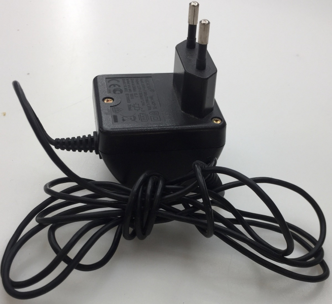 NOKIA Original ACP-7E IN:230V 50Hz 21mA 4.8VA  OUT:3.7V 355mA 1.3VA  AC ADAPTER