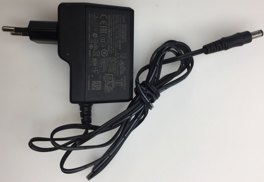 APD  N0.WB-18R12R AC:100-240V 50-60Hz 0.6A Max  DC:12V-1.5A AC ADAPTER