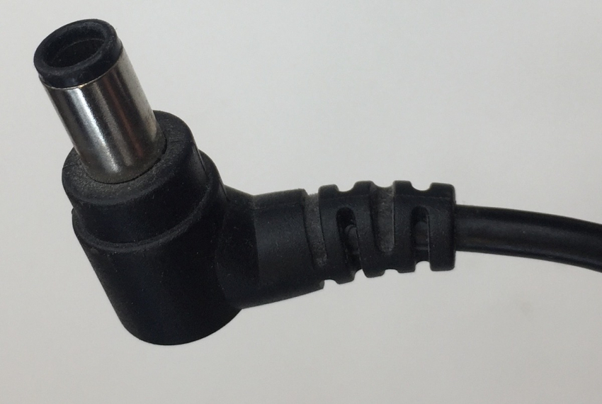 SWITCHING POWER FSP150-RHB INPUT: 100-240V 2A 50-60Hc DC OUTPUT 19.5V 7.7A AC/DC ADAPTER