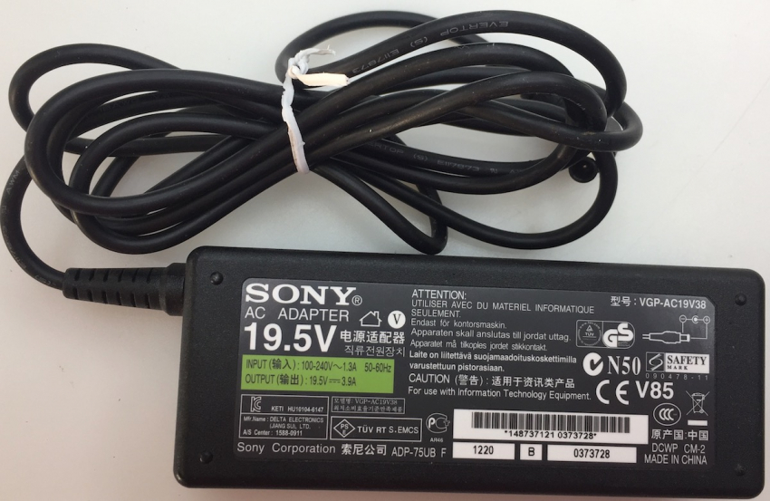 SONY VGP-AC19V38 ADP-75UB INPUT:100V-240V 1.3A 50/60Hz OUTPUT: 19.5V--3.9A AC ADAPTER
