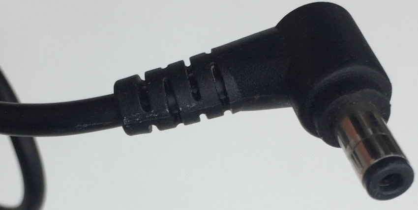 VFSP135-ASAN1 INPUT:100-240Vas-2A 50-60Hz OUTPUT: 19Vdc 7.1A AC/DC ADAPTER