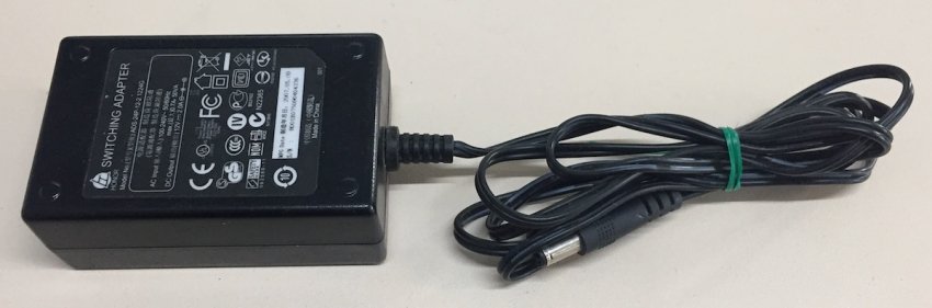 ADS-24P-12-2 1224G IN:100-240V 50/60Hz  0.7A 50VA OUT:12V---2.0A AC ADAPTER HONOR