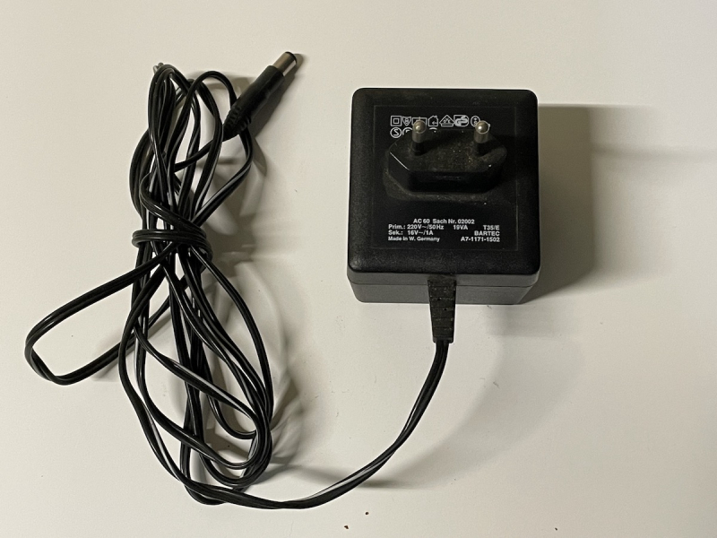 AC Adaptor Assman Compur NR.02002  16V---1A
