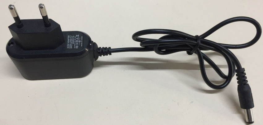 LD005-V3.0 IN:110-240V AC 50/60 Hz 0.3A OUT:5V DC 2A AC ADAPTER