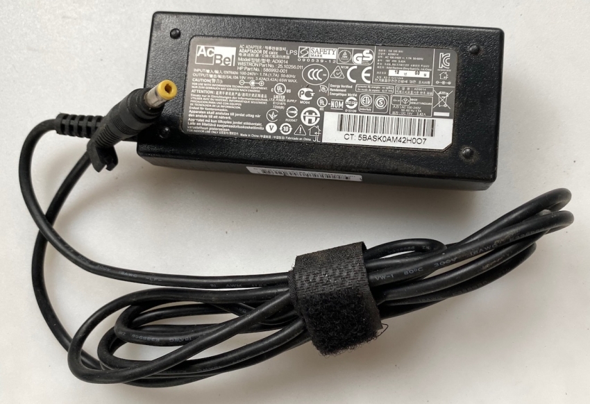 AD9001 19v 3.42A Strom Adapter