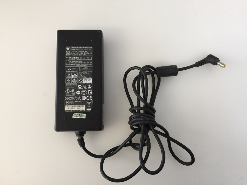 AC ADAPTER LSE0202D2090 INPUT:100-240V 50/60Hz 1.5A OUTPUT:19V 4.74A