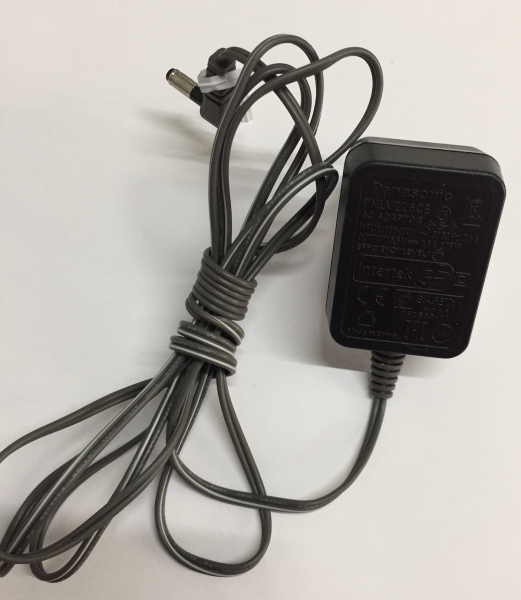 PNLV226CE AC ADAPTOR PANASONIC IN:100-240V 50/60 Hz 0.1A OUT:5.5V. 0.5A 2.75W