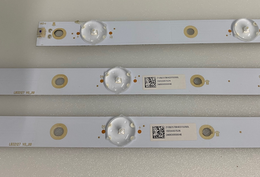 LB32127 V0_00 210BZ07D0433T0200L Set 3x LED-Backlight für 32PFS6402, 32PHS5301