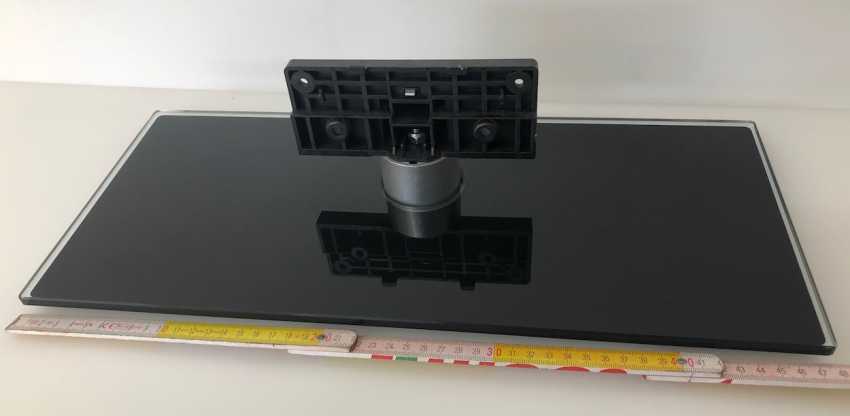 Grundig 32VLE8120, 32CLE8130 Standfuß VNR22100 VNR22101