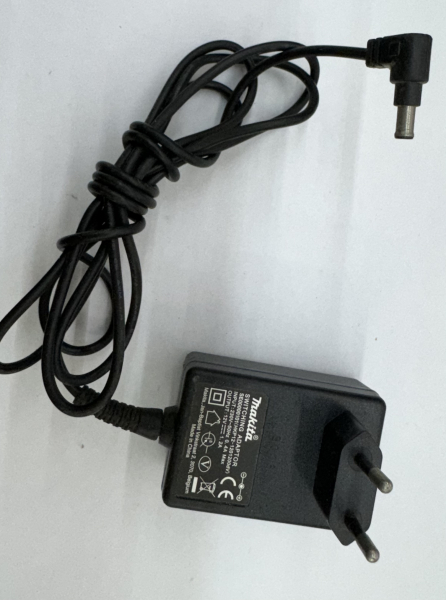 Makita SE00000101 Steckernetzteil, Festspannung 1200 mA Adaptor Netzteil