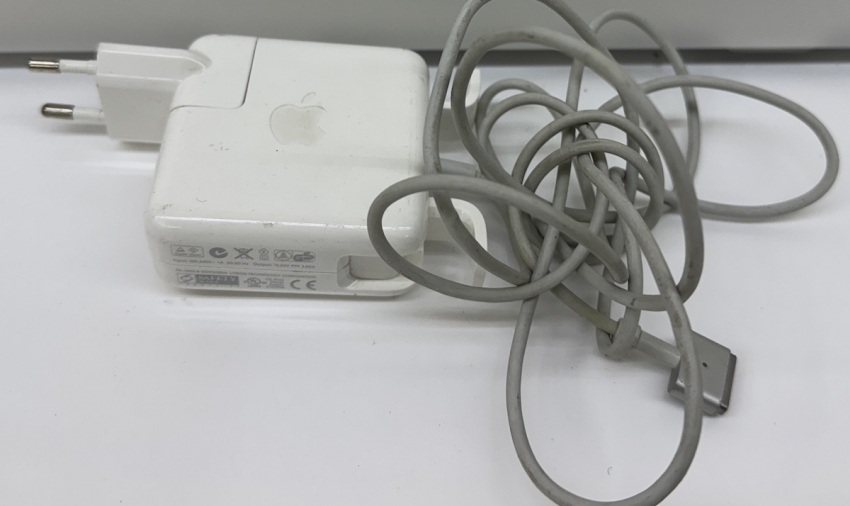 Original Apple 45W MagSafe A1436 Adaptor