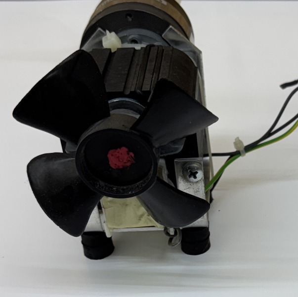 Elektromotor mit Lüfter aus Medi-Drainage-Gerät