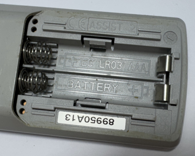 Loewe Assist 2 89950A13 Original Fernbedienung !!!Batteriedeckel fehlt!!
