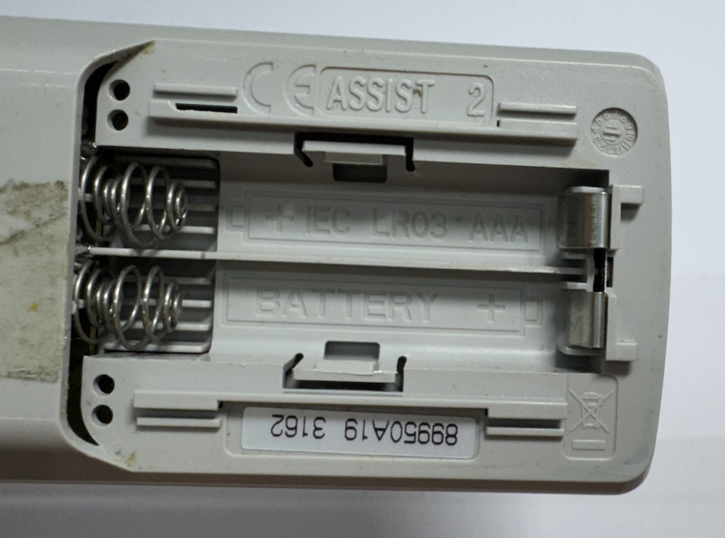Loewe Assist 2 89950A19 Original Fernbedienung Universal  !!!Batteriedeckel fehlt!!