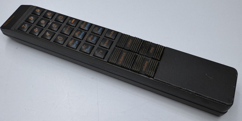Original Fernbedienung Bang & Olufsen Beovision Video Terminal – Batteriefachdeckel fehlt