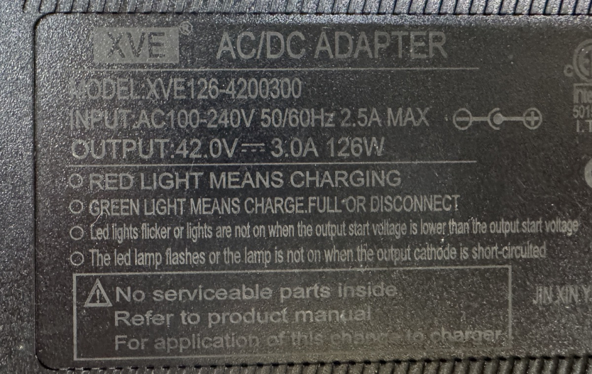 XVE126-4200300 XV-2107090239 INPUT: AC100-240V 50/60Hz 2.5A OUTPUT:42.0V-3.0A 126W AC/DC Adapter E-bike charger